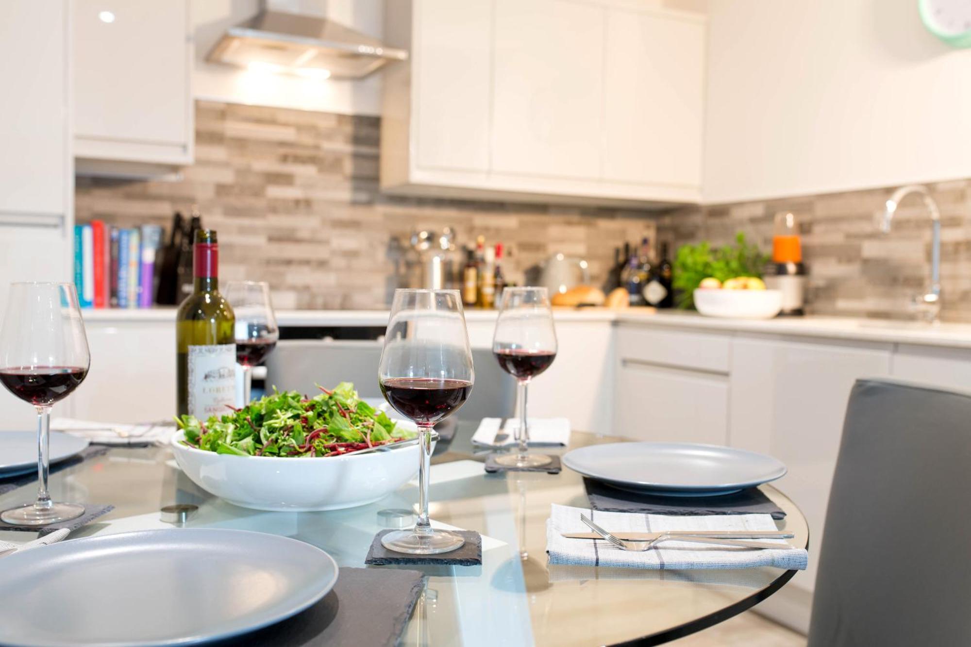 Cotels At 7Zero1 Serviced Apartments - Modern Apartments, Superfast Broadband, Free Parking, Centrally Located Milton Keynes Exteriör bild